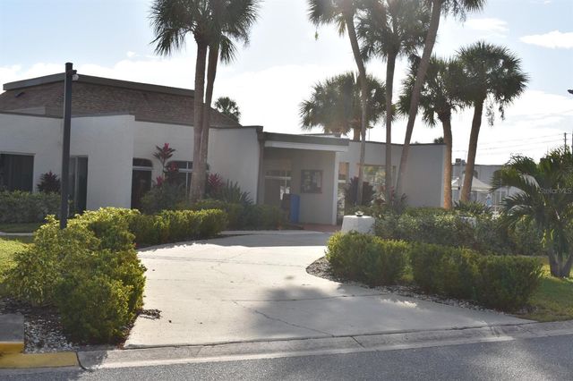 7701 STARKEY ROAD 313, Seminole, FL 33777