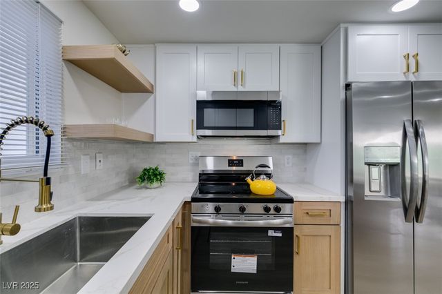 1698 Silver Mesa Way, Las Vegas, NV 89169