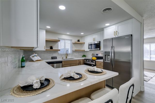 1698 Silver Mesa Way, Las Vegas, NV 89169