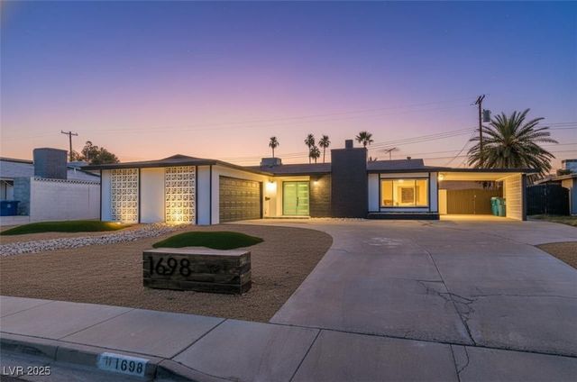 1698 Silver Mesa Way, Las Vegas, NV 89169