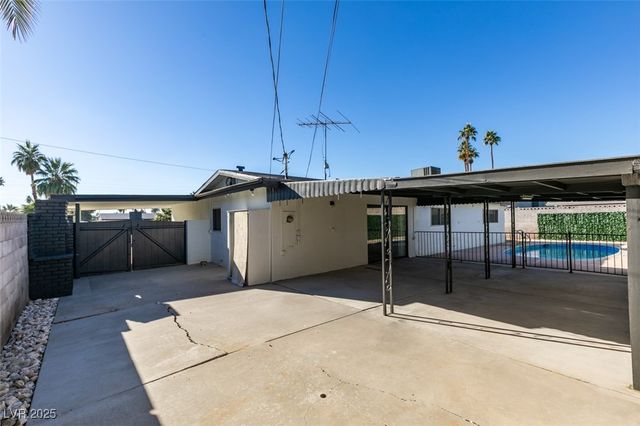 1698 Silver Mesa Way, Las Vegas, NV 89169