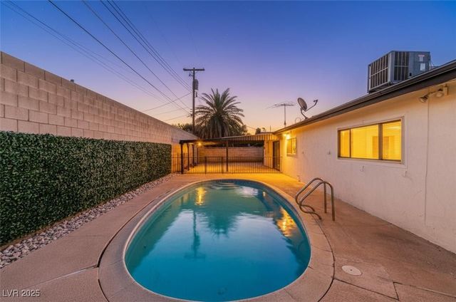 1698 Silver Mesa Way, Las Vegas, NV 89169