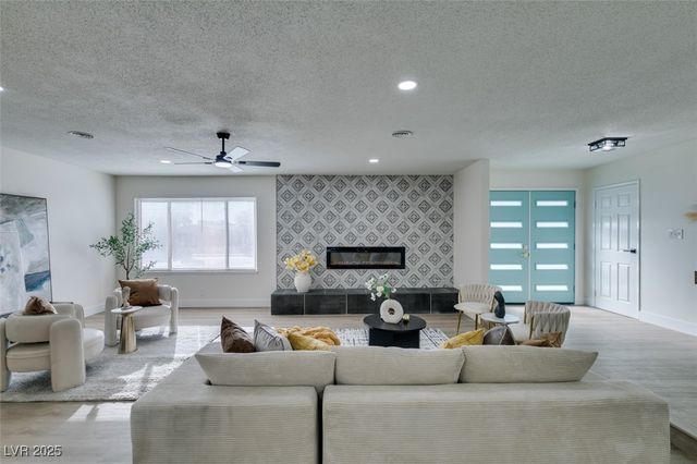 1698 Silver Mesa Way, Las Vegas, NV 89169