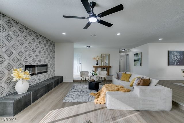 1698 Silver Mesa Way, Las Vegas, NV 89169