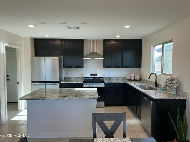 6575 W Camino Pizarro, Tucson, AZ 85757