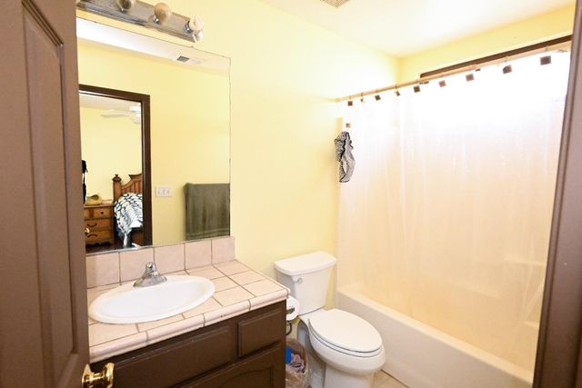 1135 Raffer Johnson Drive, Kingsburg, CA 93631