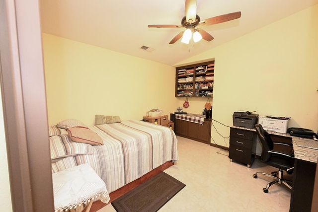 1135 Raffer Johnson Drive, Kingsburg, CA 93631