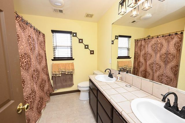 1135 Raffer Johnson Drive, Kingsburg, CA 93631