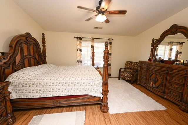 1135 Raffer Johnson Drive, Kingsburg, CA 93631