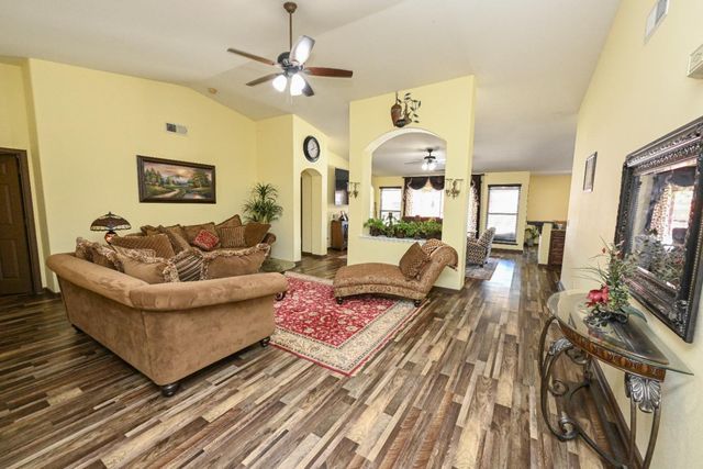 1135 Raffer Johnson Drive, Kingsburg, CA 93631