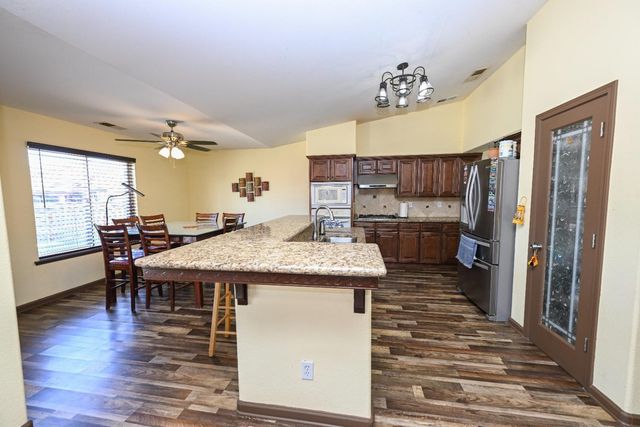 1135 Raffer Johnson Drive, Kingsburg, CA 93631