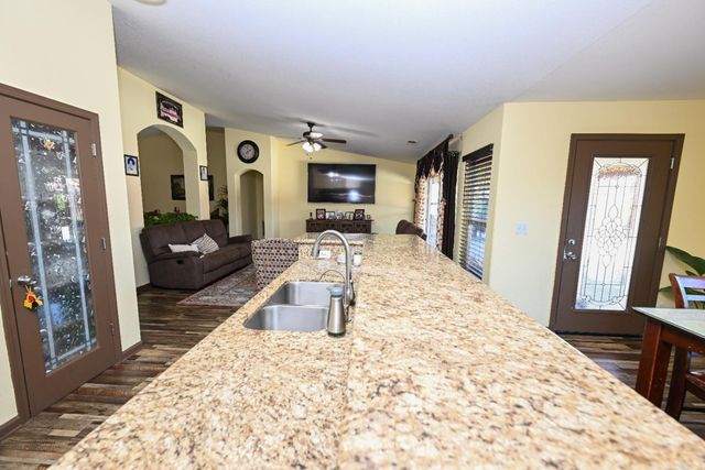 1135 Raffer Johnson Drive, Kingsburg, CA 93631