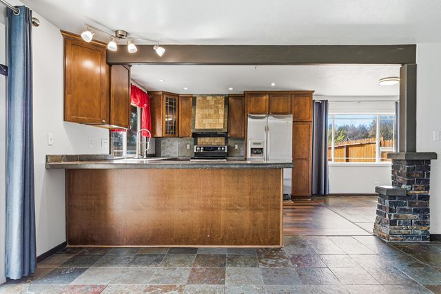 2864 Hawaiian Avenue, Medford, OR 97504