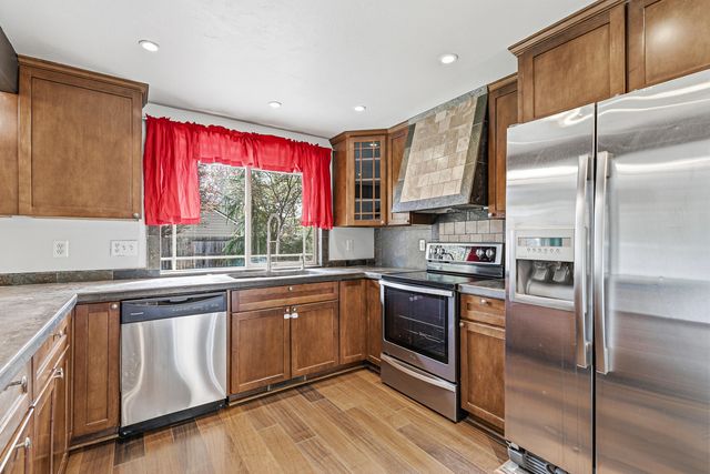 2864 Hawaiian Avenue, Medford, OR 97504