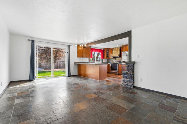 2864 Hawaiian Avenue, Medford, OR 97504