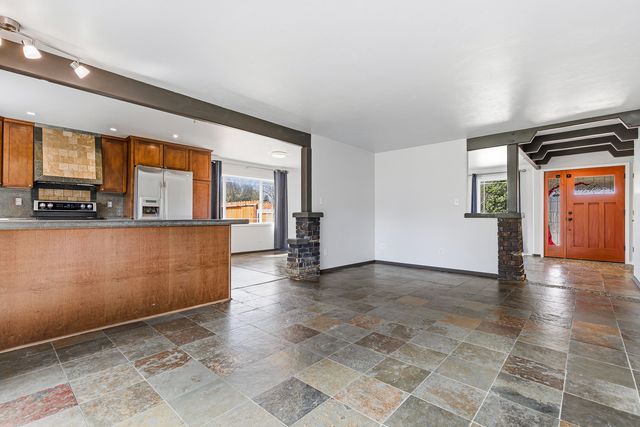 2864 Hawaiian Avenue, Medford, OR 97504