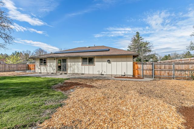 2864 Hawaiian Avenue, Medford, OR 97504