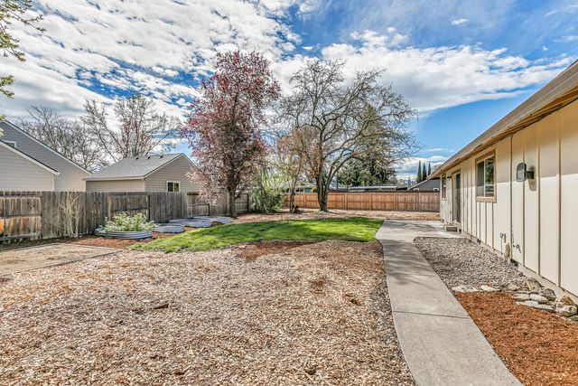 2864 Hawaiian Avenue, Medford, OR 97504