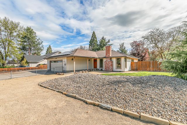 2864 Hawaiian Avenue, Medford, OR 97504