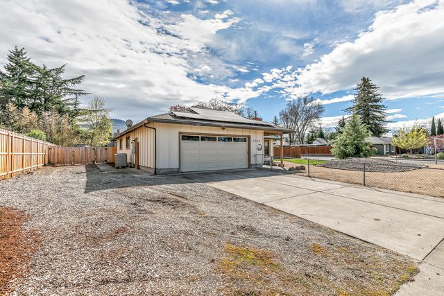 2864 Hawaiian Avenue, Medford, OR 97504