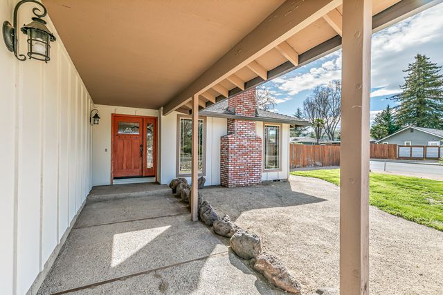 2864 Hawaiian Avenue, Medford, OR 97504