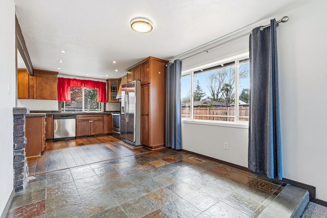 2864 Hawaiian Avenue, Medford, OR 97504