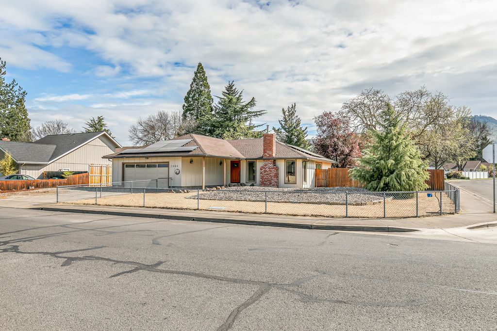 2864 Hawaiian Avenue, Medford, OR 97504