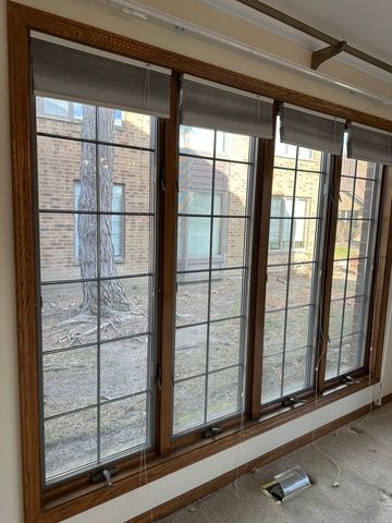 12 Queens Court, Westchester, IL 60154