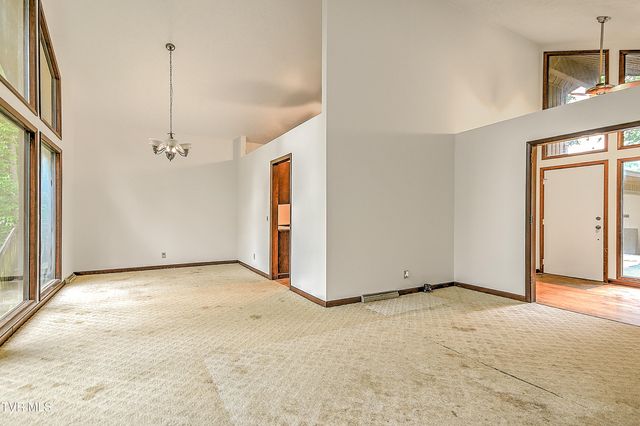 121 Lone Oak Drive, Kingsport, TN 37663