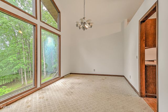 121 Lone Oak Drive, Kingsport, TN 37663