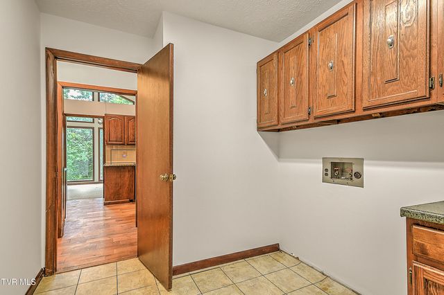 121 Lone Oak Drive, Kingsport, TN 37663
