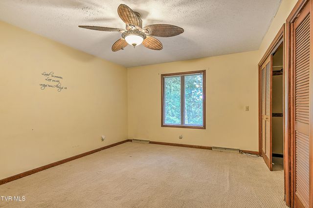 121 Lone Oak Drive, Kingsport, TN 37663