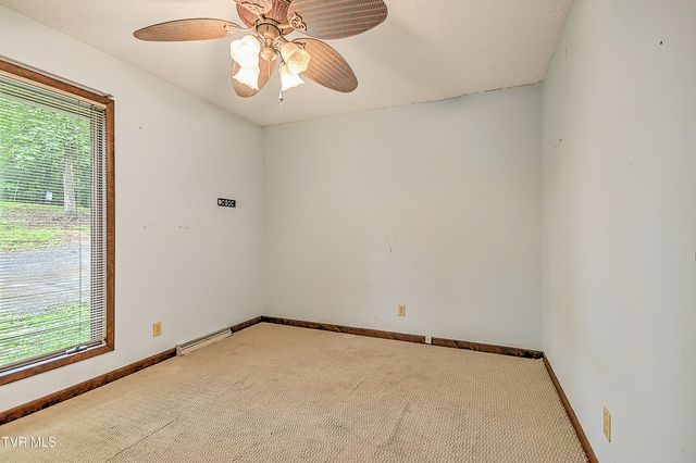 121 Lone Oak Drive, Kingsport, TN 37663
