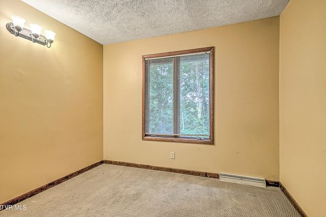 121 Lone Oak Drive, Kingsport, TN 37663