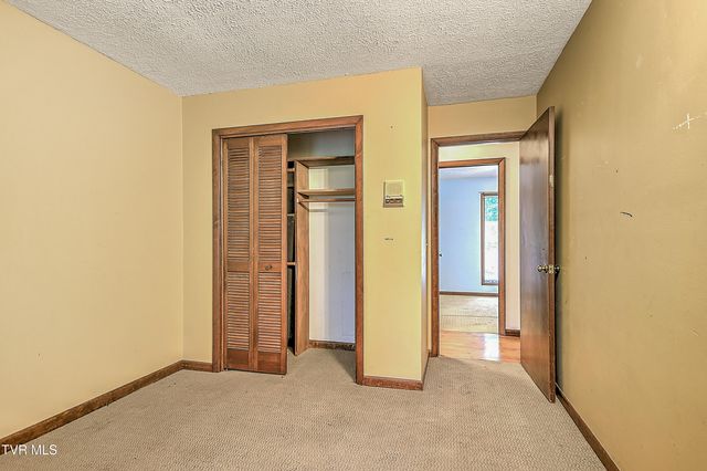121 Lone Oak Drive, Kingsport, TN 37663