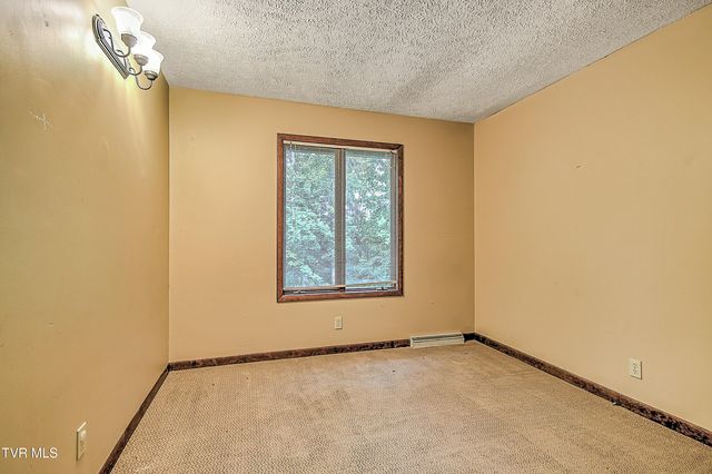 121 Lone Oak Drive, Kingsport, TN 37663