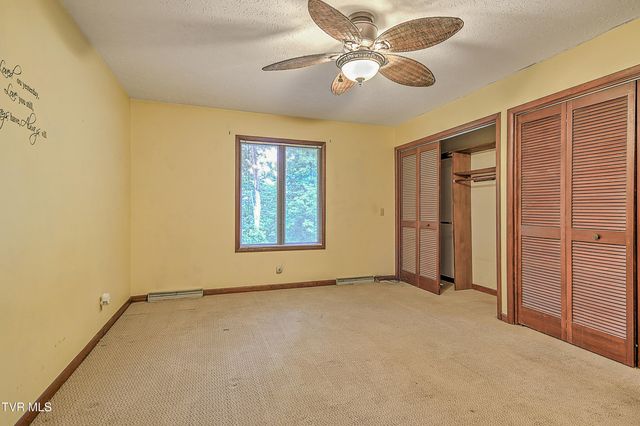 121 Lone Oak Drive, Kingsport, TN 37663