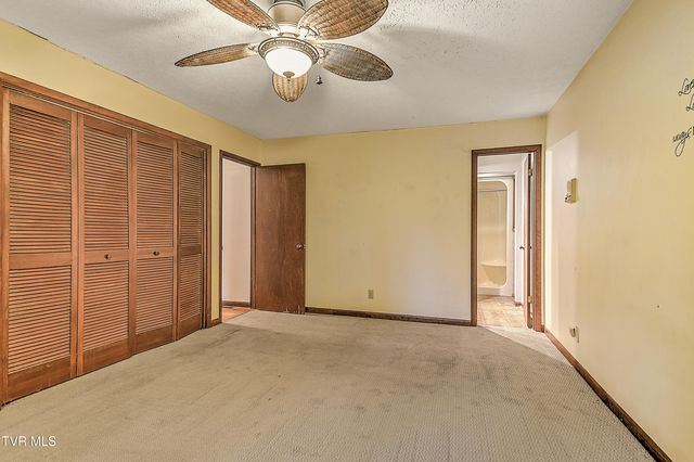 121 Lone Oak Drive, Kingsport, TN 37663