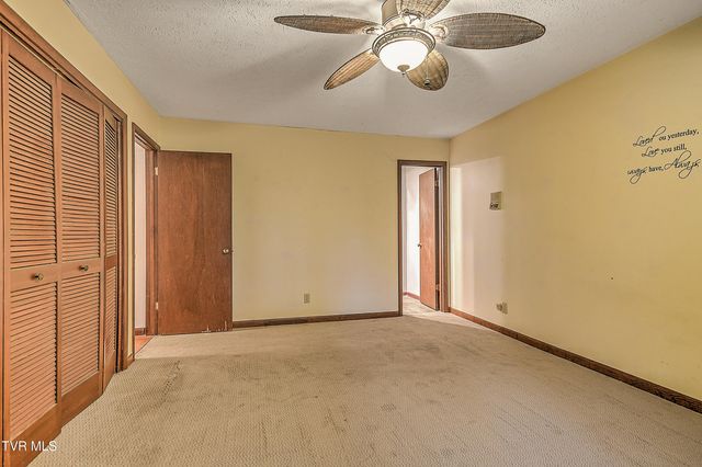 121 Lone Oak Drive, Kingsport, TN 37663