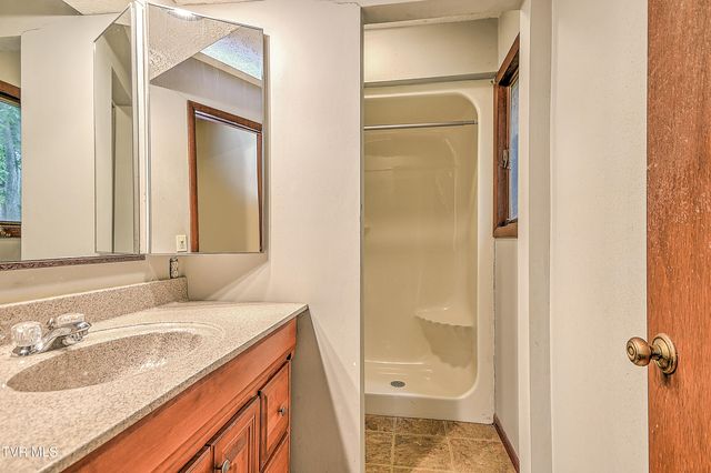 121 Lone Oak Drive, Kingsport, TN 37663
