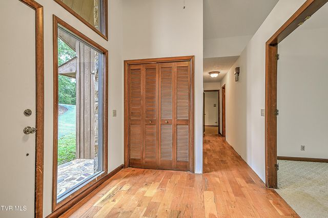 121 Lone Oak Drive, Kingsport, TN 37663