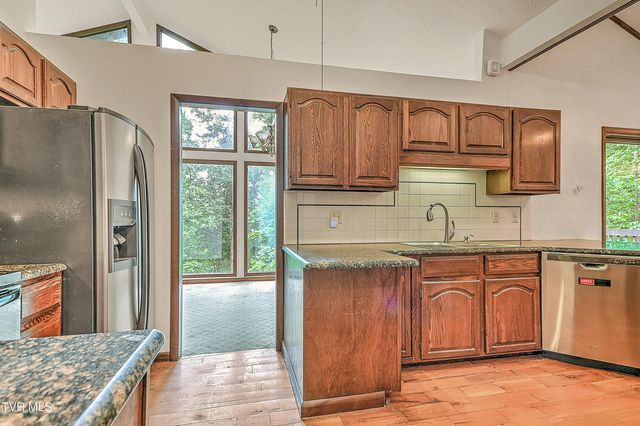 121 Lone Oak Drive, Kingsport, TN 37663