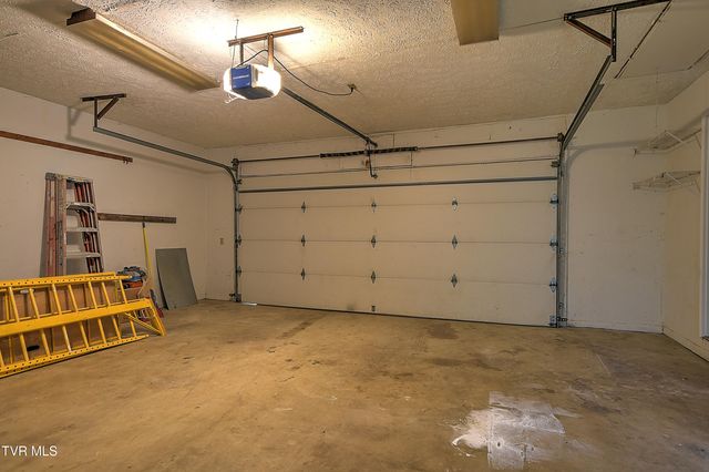 121 Lone Oak Drive, Kingsport, TN 37663