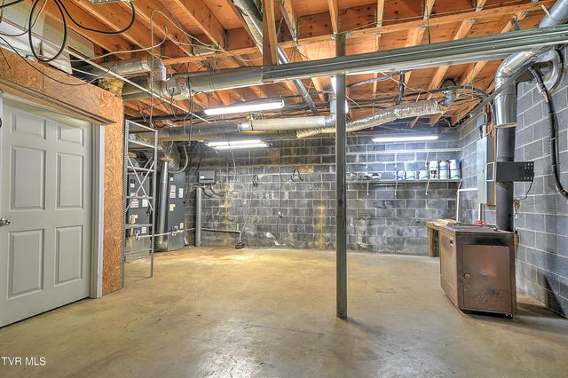 121 Lone Oak Drive, Kingsport, TN 37663
