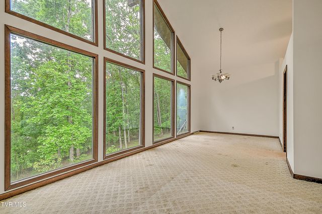 121 Lone Oak Drive, Kingsport, TN 37663