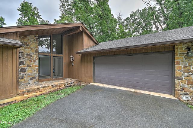121 Lone Oak Drive, Kingsport, TN 37663