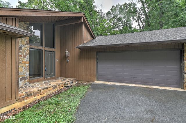 121 Lone Oak Drive, Kingsport, TN 37663
