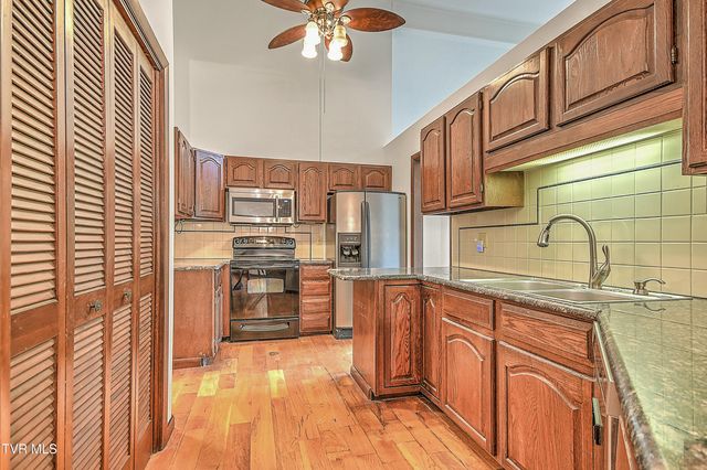 121 Lone Oak Drive, Kingsport, TN 37663