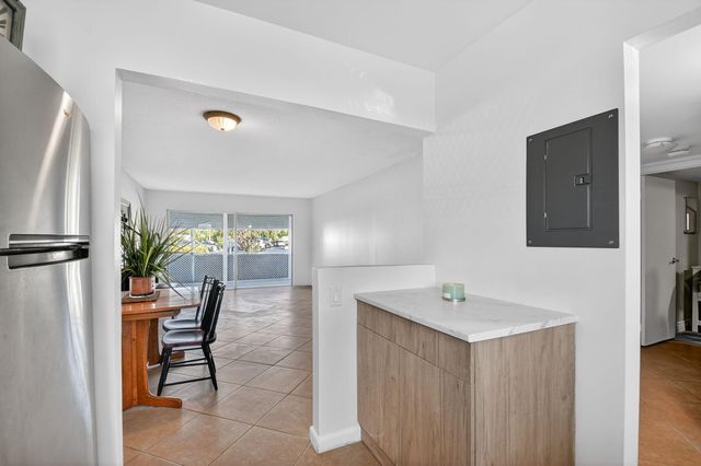 200 Waterway Drive S 104, Lantana, FL 33462