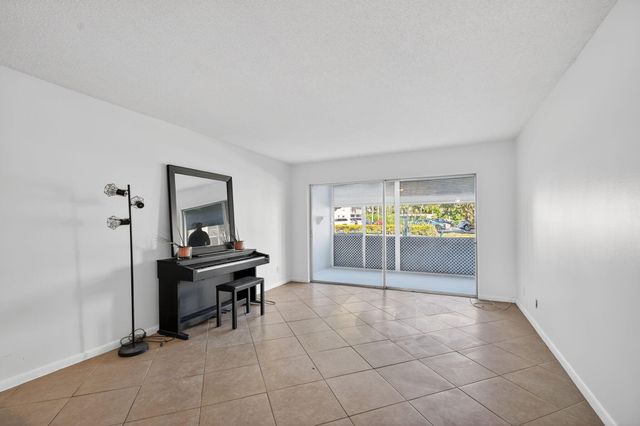 200 Waterway Drive S 104, Lantana, FL 33462